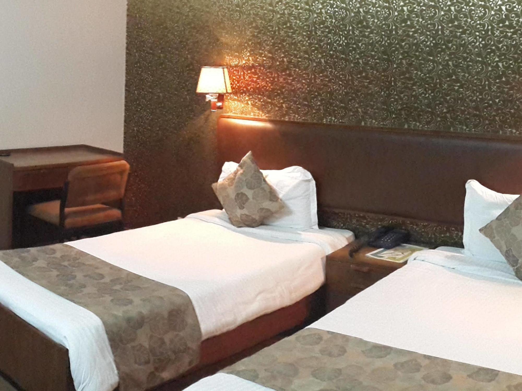 Oyo 15791 Flagship Hotel Executive Hazratganj Lucknow Exterior photo
